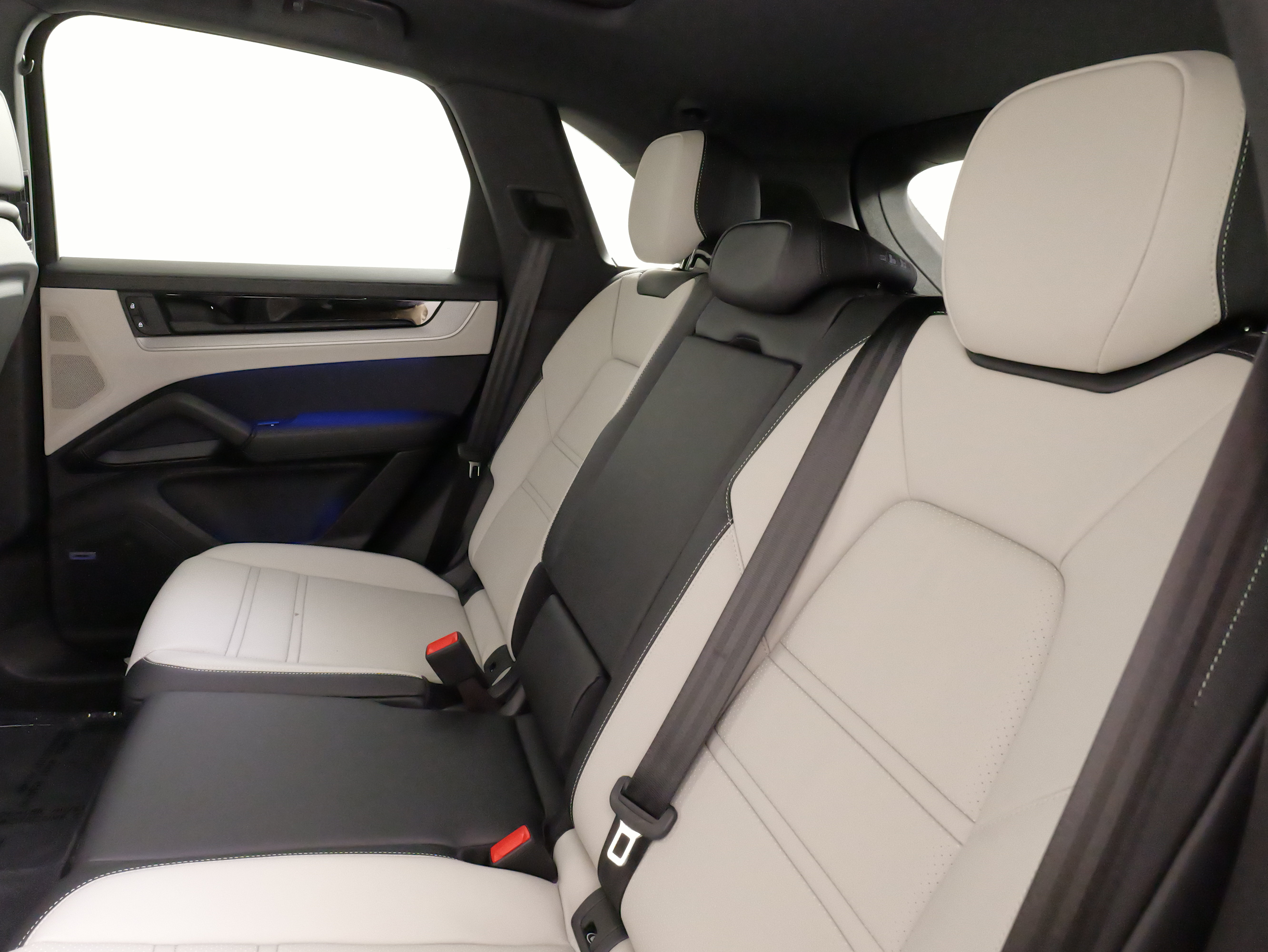 Used 2024 Porsche Cayenne S AWD/4WD image 43