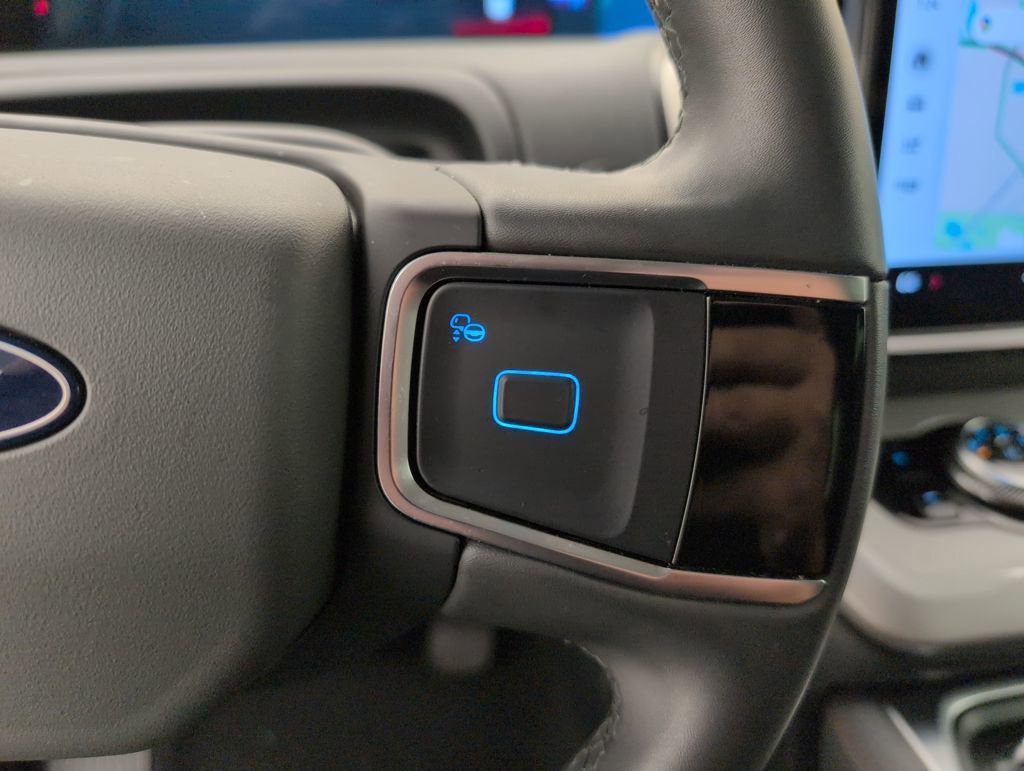 Used 2025 Ford Expedition Active image 46