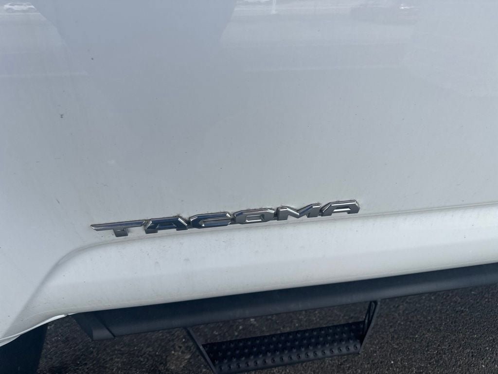 Used 2019 Toyota Tacoma SR5 AWD/4WD image 4