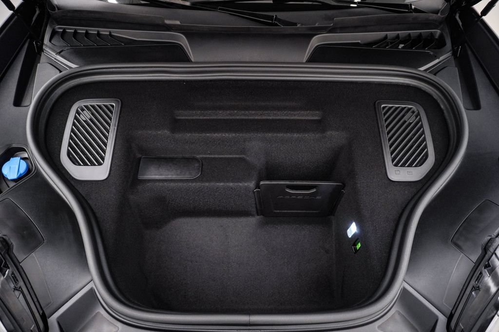 Certified 2025 Porsche Macan 4S Electric AWD/4WD image 30