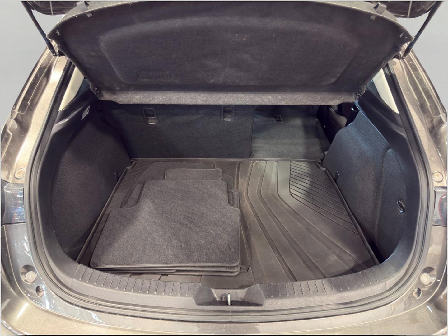 Used 2018 MAZDA MAZDA3 Grand Touring w/ Premium Equipment Package image 24