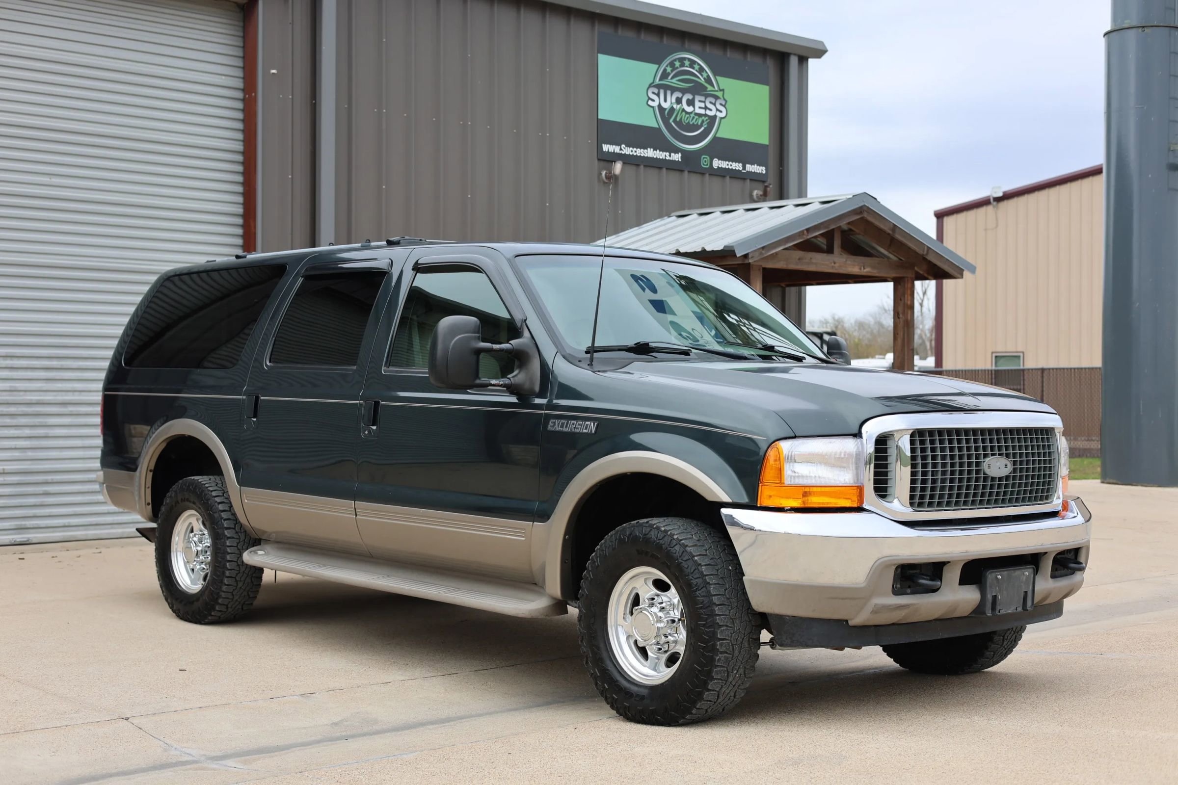 Used 2000 Ford Excursion Limited image 1