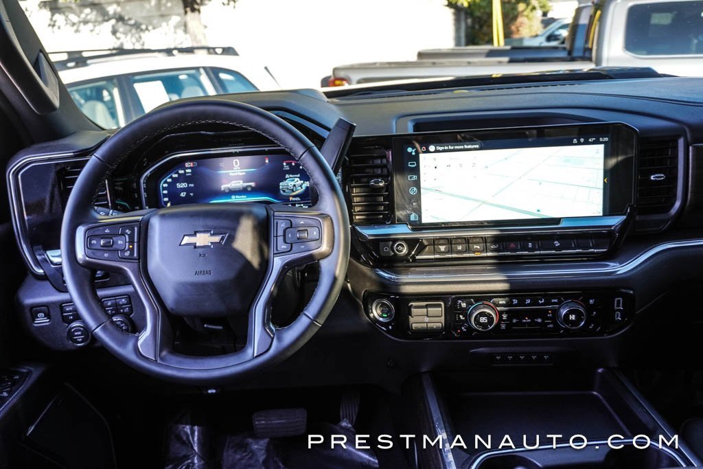 Used 2025 Chevrolet Silverado 3500 High Country w/ Technology Package image 2
