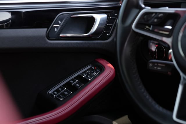 Used 2019 Porsche Macan AWD/4WD image 23