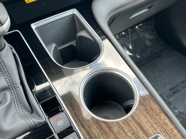 Certified 2025 Toyota Sienna Platinum image 38