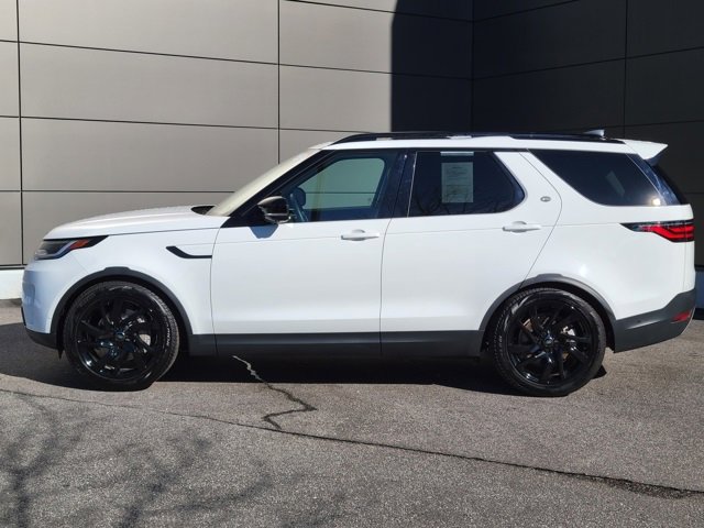 Used 2024 Land Rover Discovery S image 2