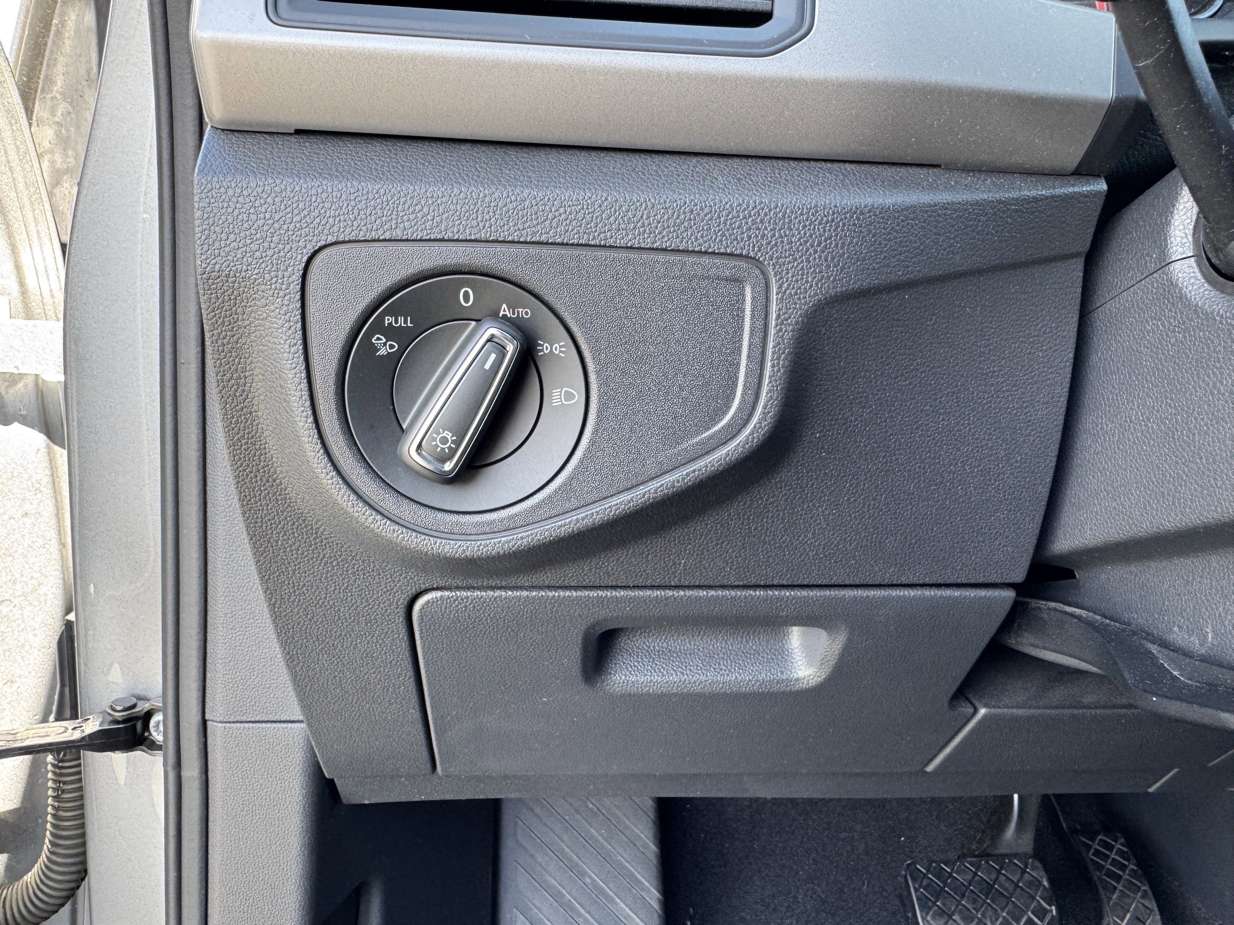 Used 2020 Volkswagen Atlas Cross Sport S image 28