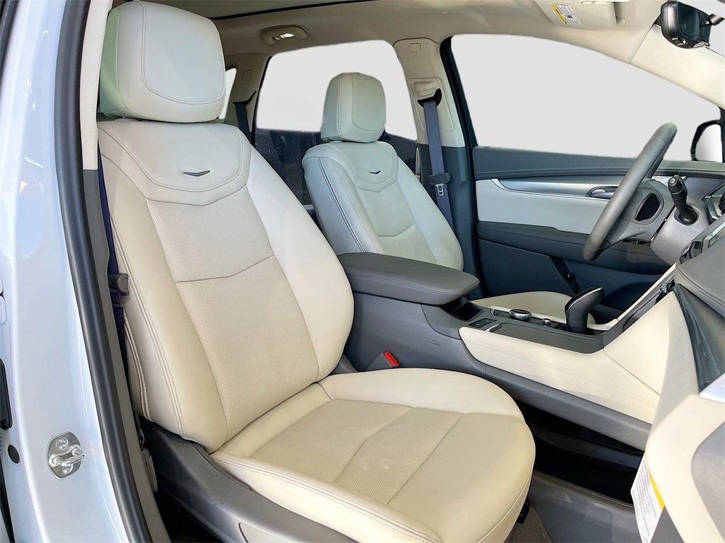 Used 2025 Cadillac XT5 Premium Luxury w/ LPO, ONYX Package image 29