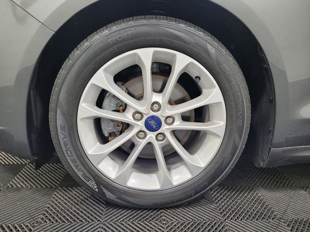 Used 2020 Ford Fusion SE image 31