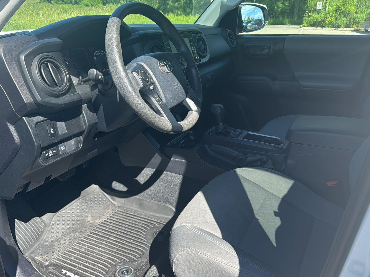 Used 2020 Toyota Tacoma SR AWD/4WD image 11