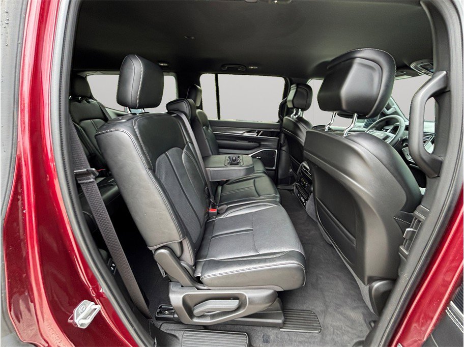 Used 2024 Jeep Wagoneer Series II w/ Flexible Seating Group image 46