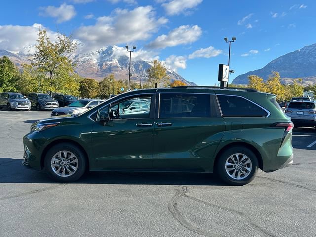 Used 2025 Toyota Sienna XLE image 8