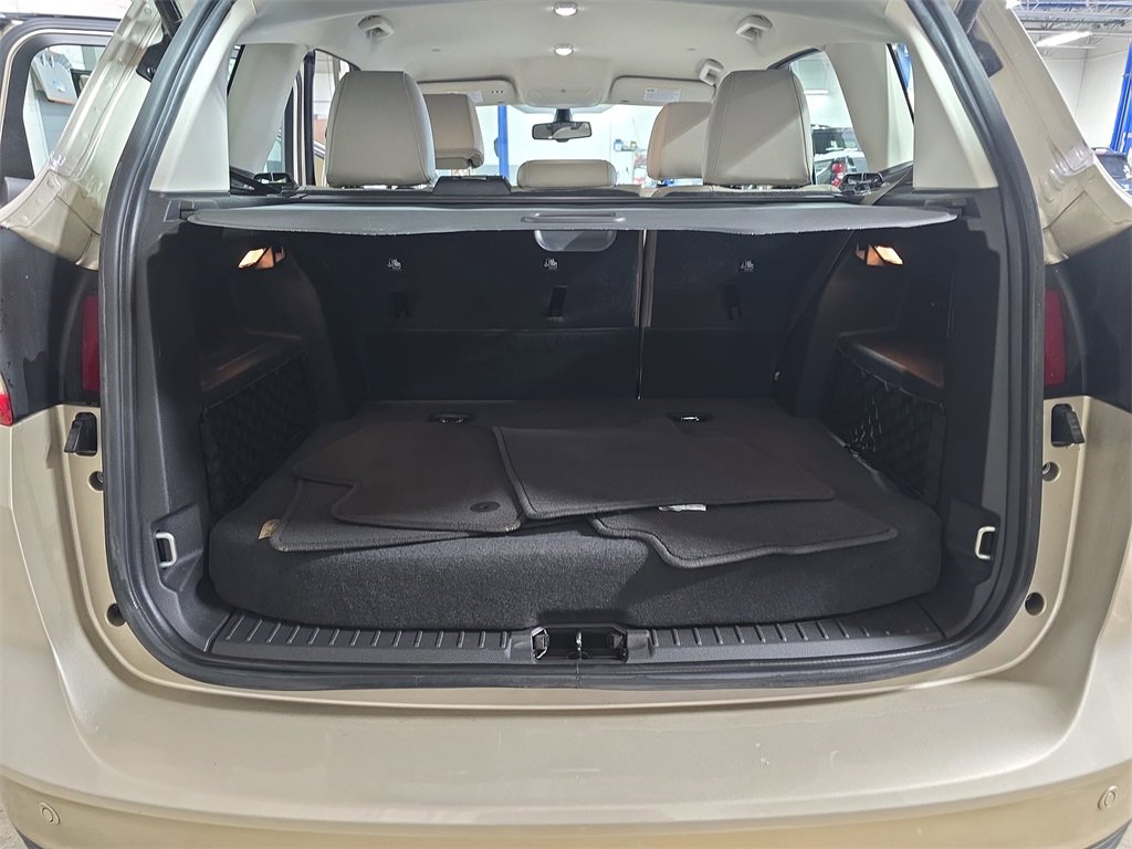 Used 2017 Ford C-MAX Titanium w/ Equipment Group 301A image 9