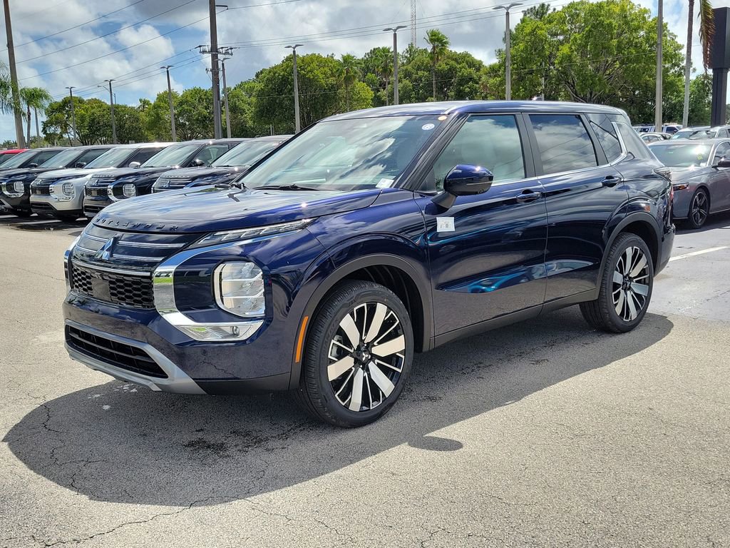 New 2025 Mitsubishi Outlander SE image 2