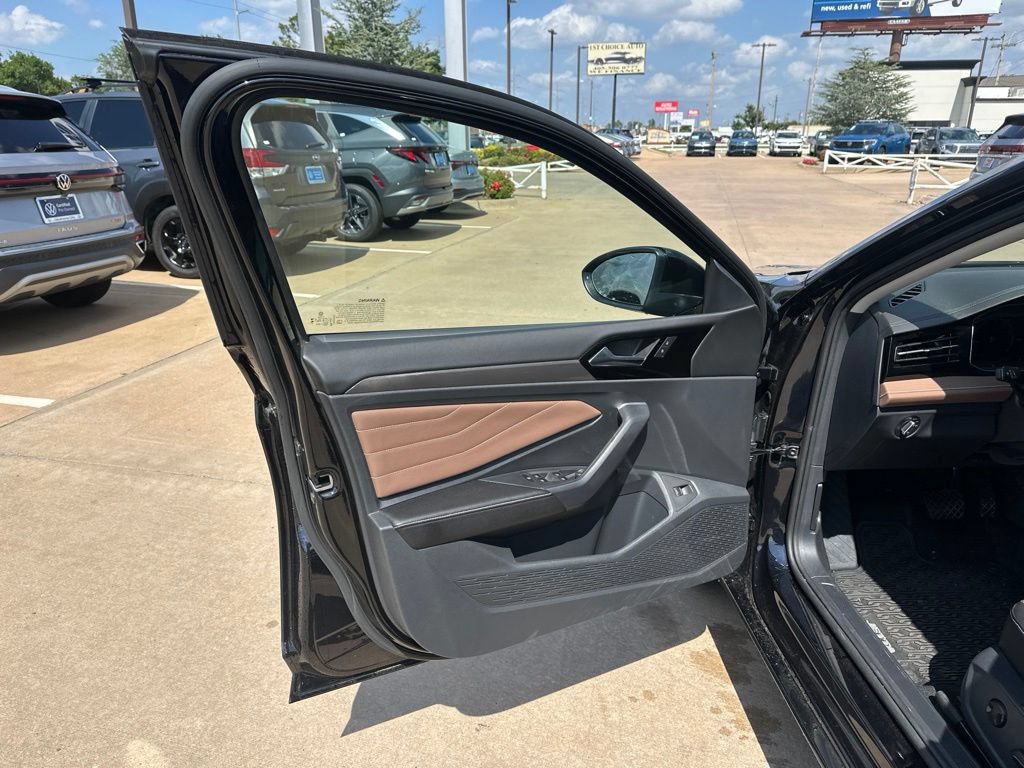 Used 2026 Volkswagen Jetta SEL FWD image 9