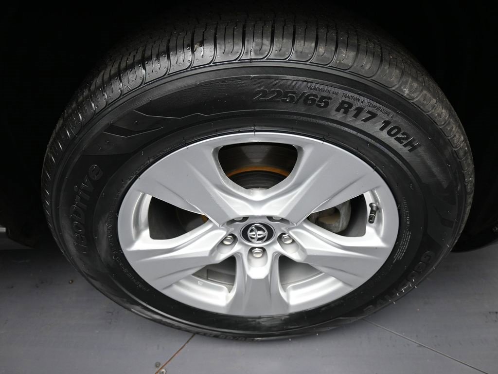 Used 2021 Toyota RAV4 XLE image 12