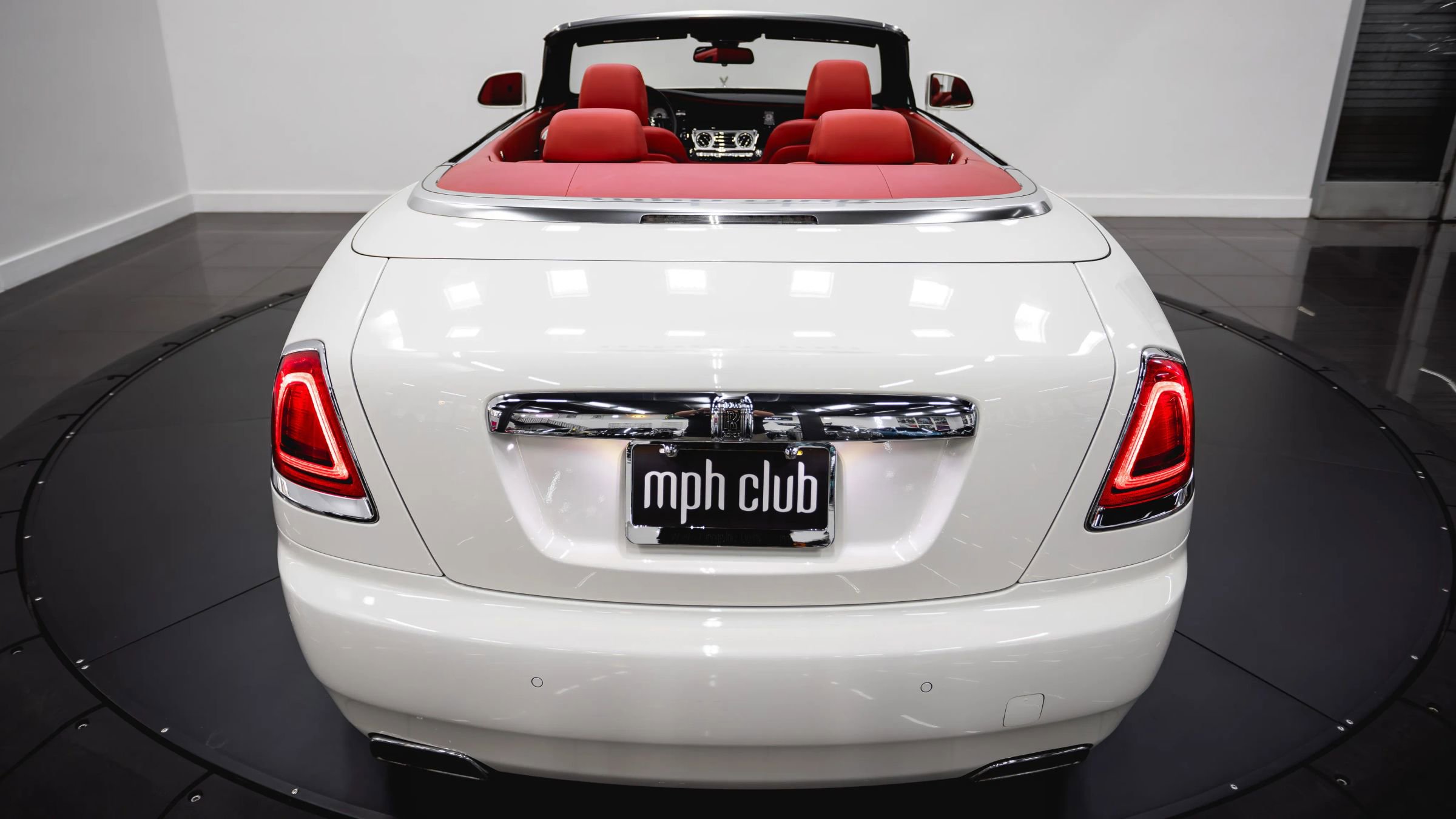Used 2017 Rolls-Royce Dawn RWD image 37