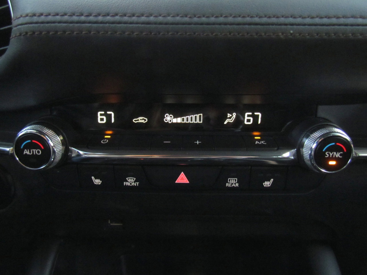 Used 2020 MAZDA MAZDA3 Hatchback w/ Premium Package image 27