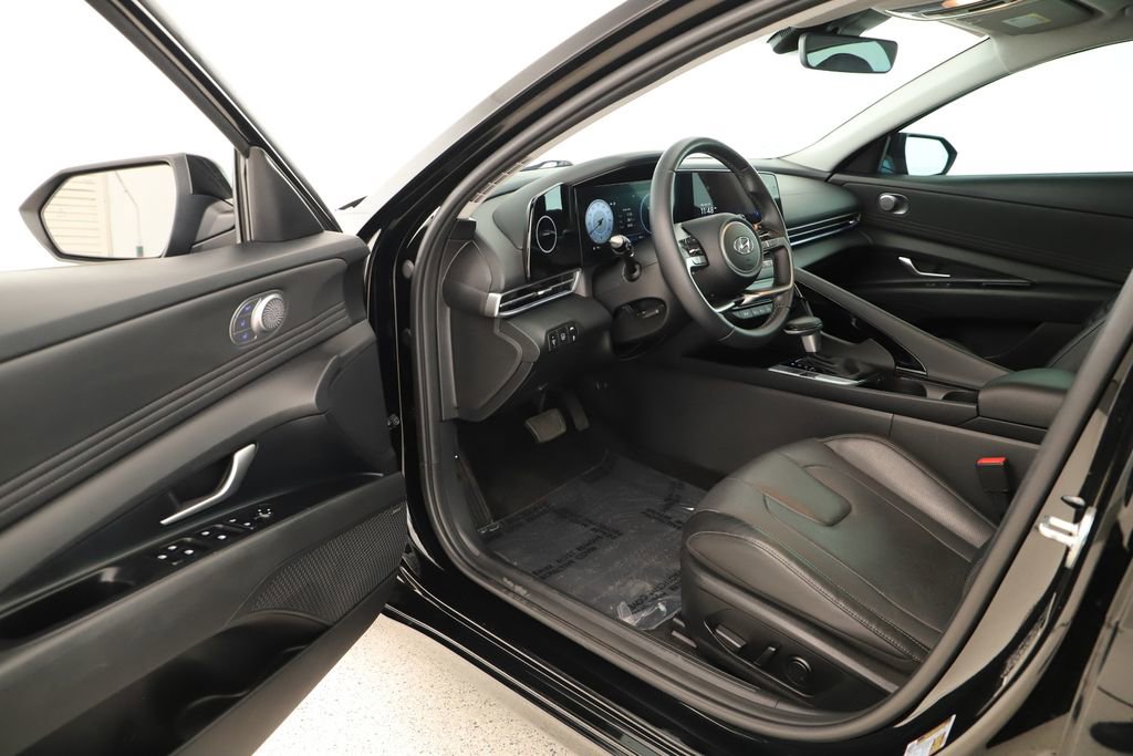 Used 2023 Hyundai Elantra Limited w/ Preferred Accessory Package image 14
