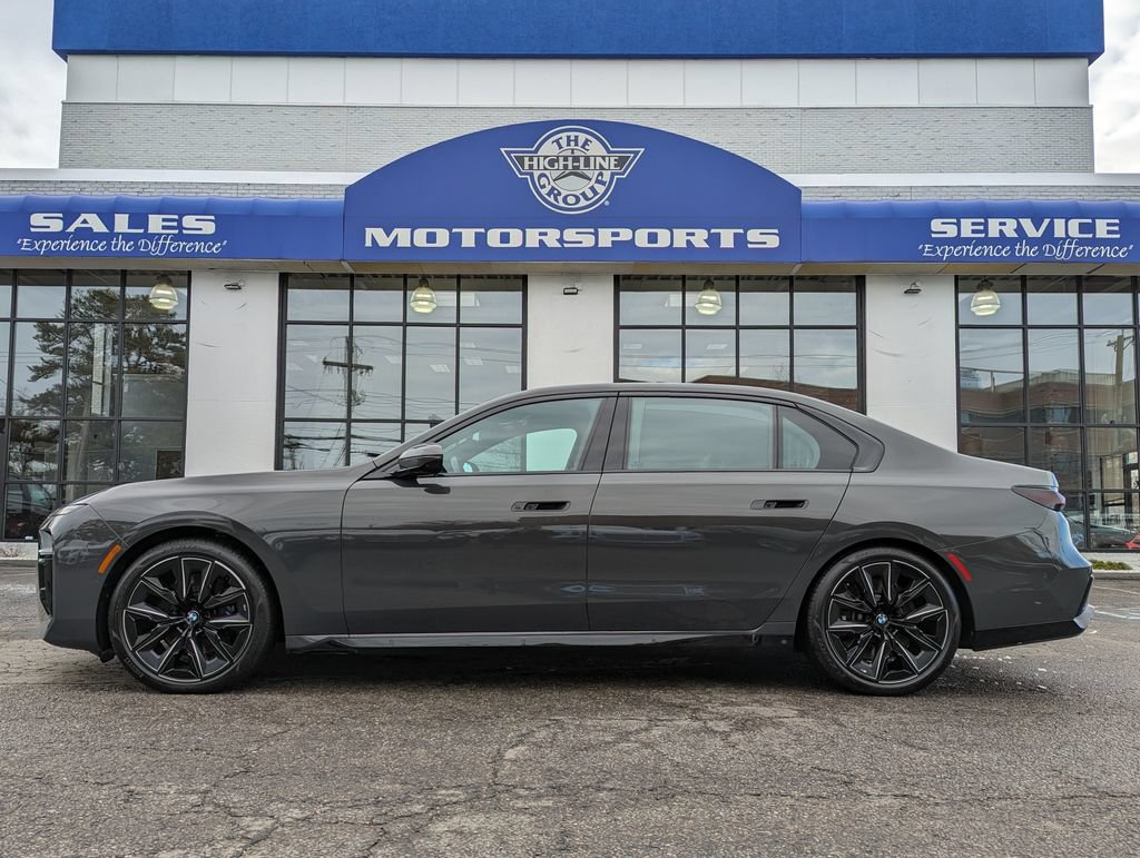 Used 2023 BMW 760i xDrive AWD/4WD image 1