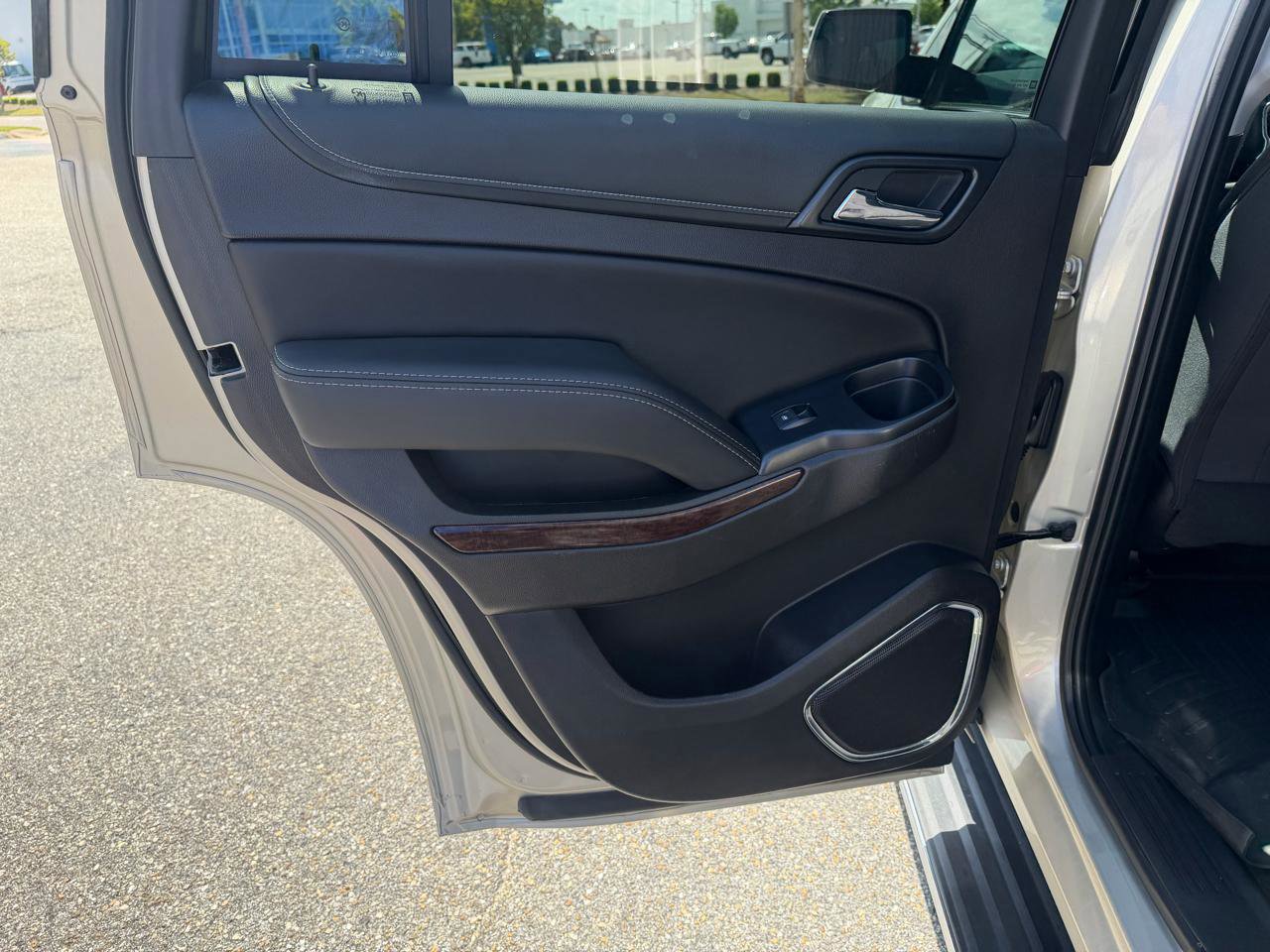 Used 2017 GMC Yukon SLE w/ SLE Value Package image 26