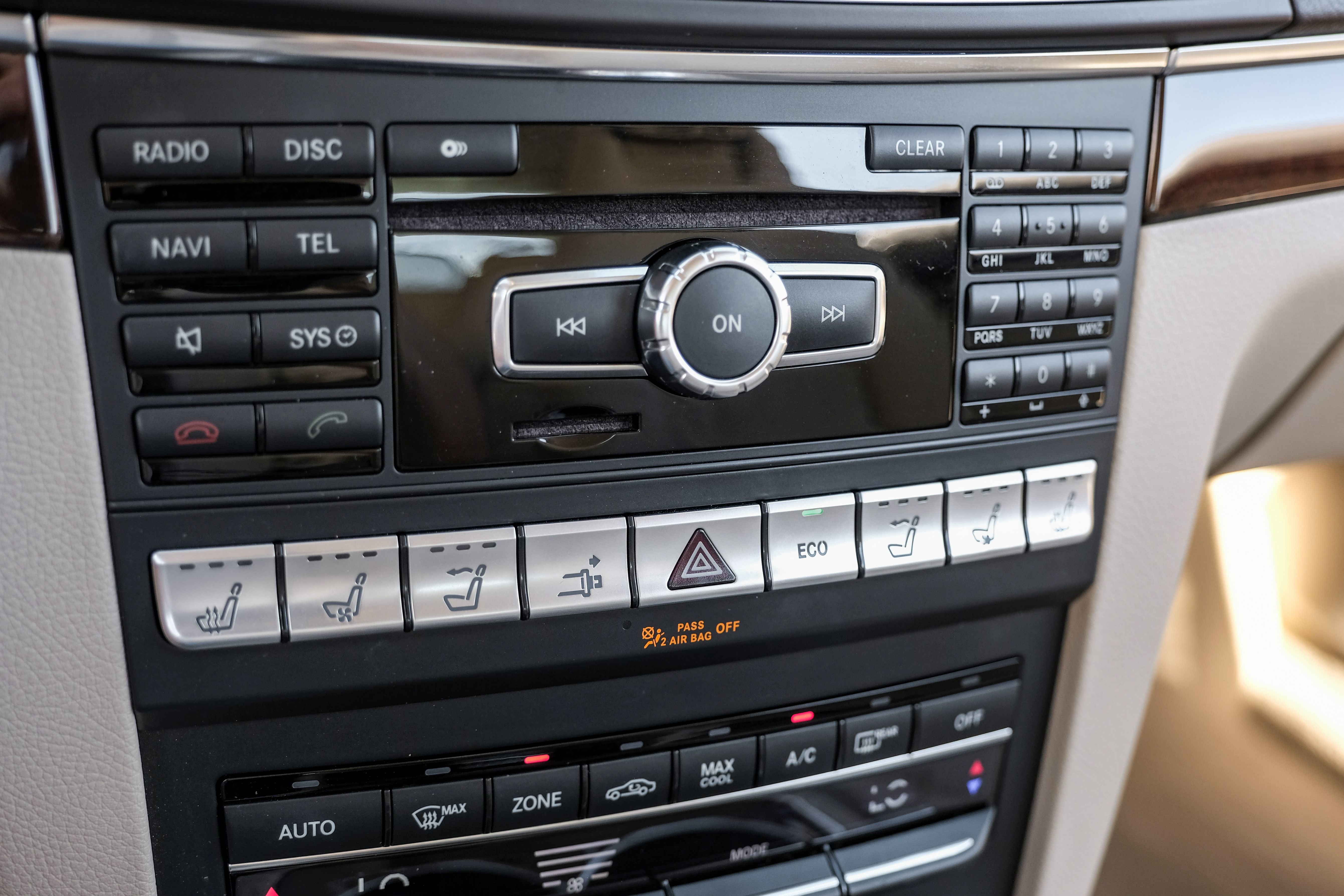 Used 2014 Mercedes-Benz E 550 Cabriolet w/ Premium 1 Package image 18