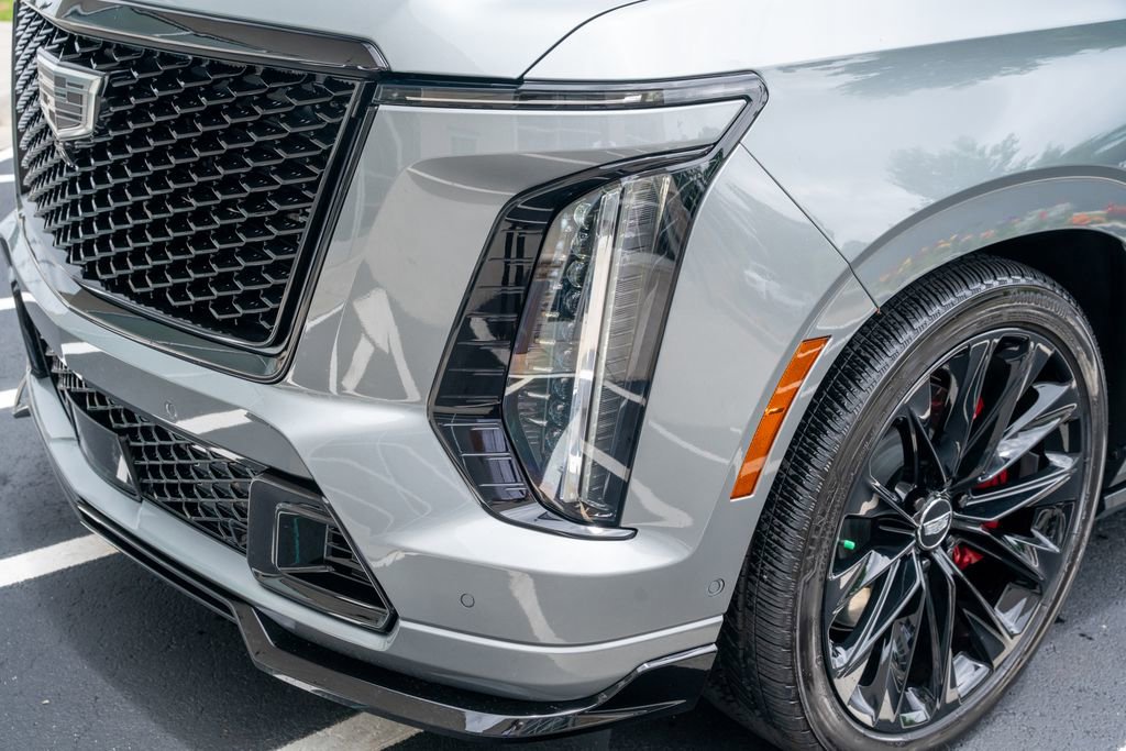 Used 2025 Cadillac Escalade V w/ LPO, ONYX Package AWD/4WD image 27