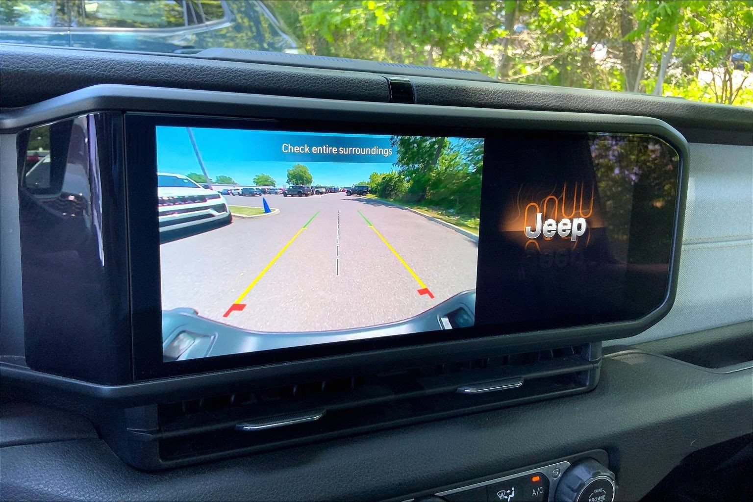 Certified 2024 Jeep Gladiator Sport AWD/4WD image 23