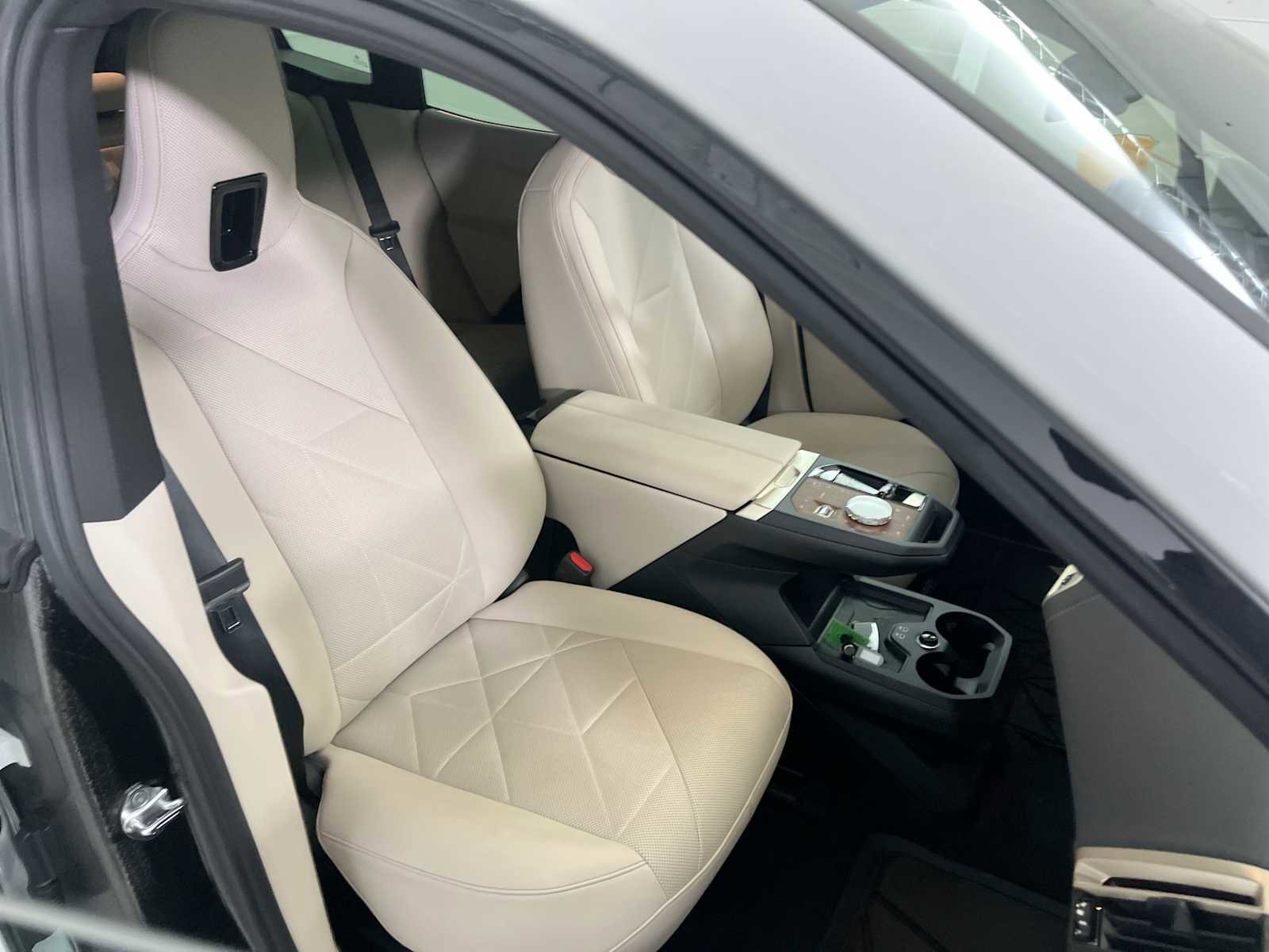 Certified 2023 BMW iX xDrive50 w/ Premium Package image 25