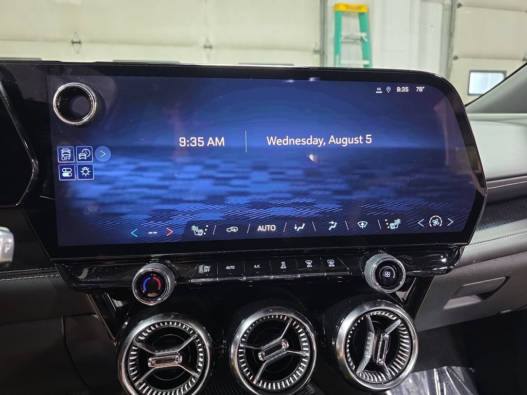 Used 2024 Chevrolet Blazer EV LT AWD/4WD image 19