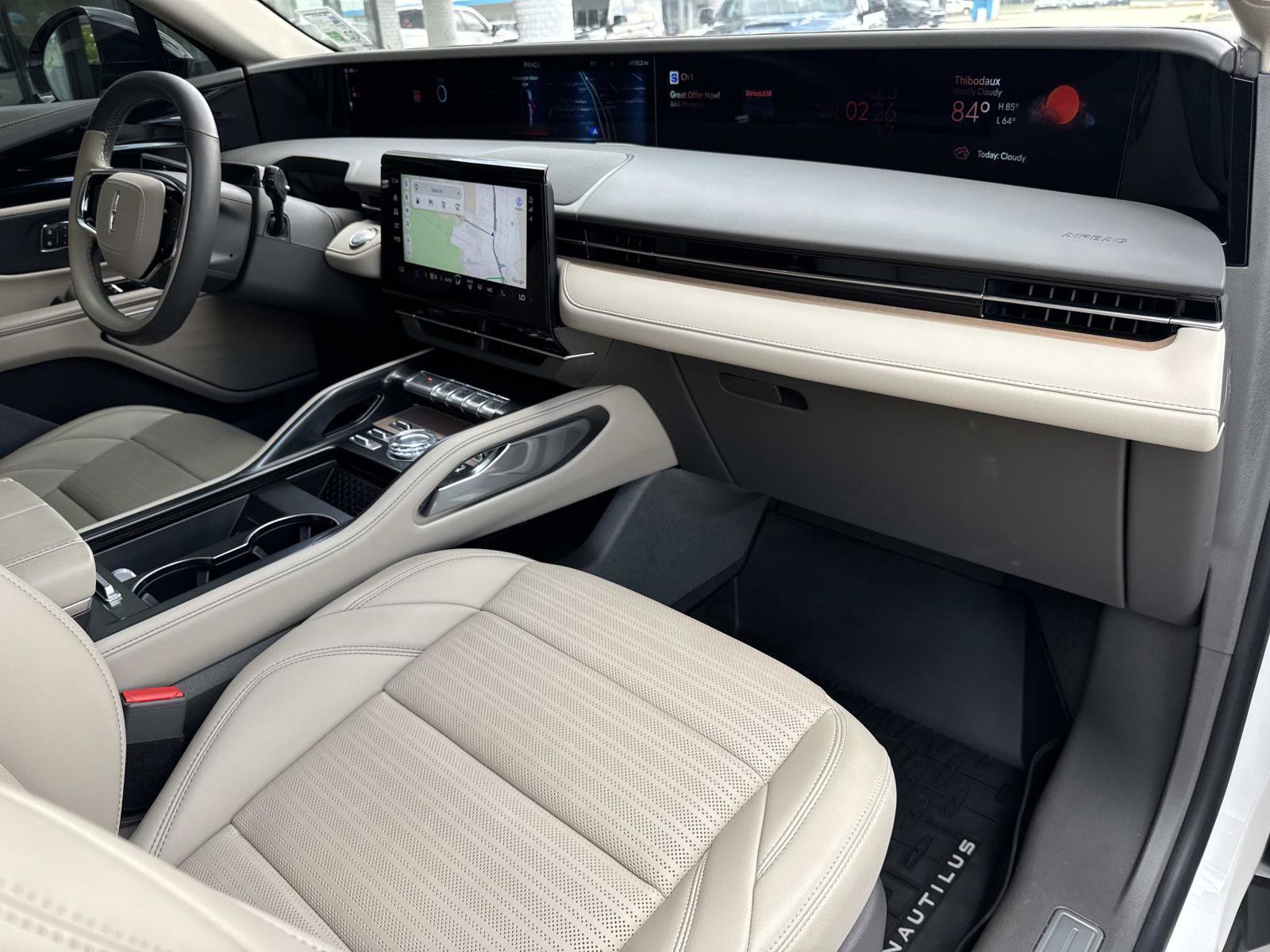 Used 2025 Lincoln Nautilus Reserve image 13