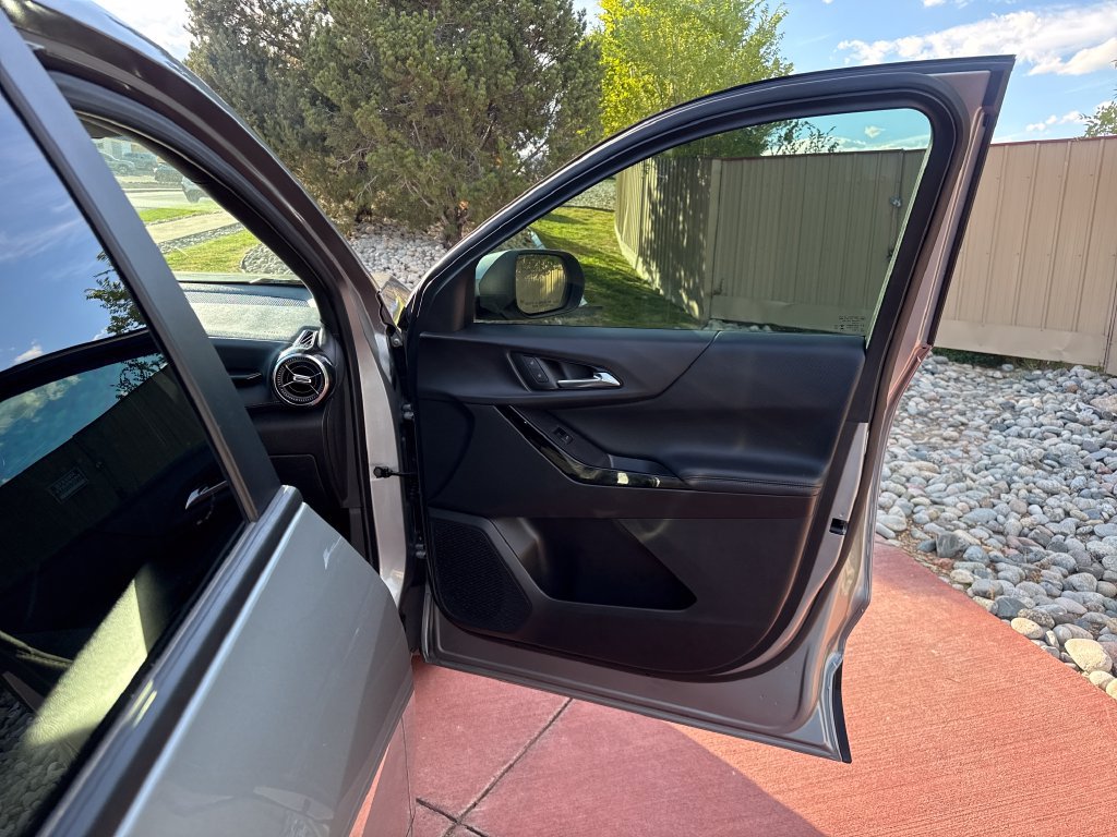 Used 2025 Chevrolet Equinox LT FWD image 29