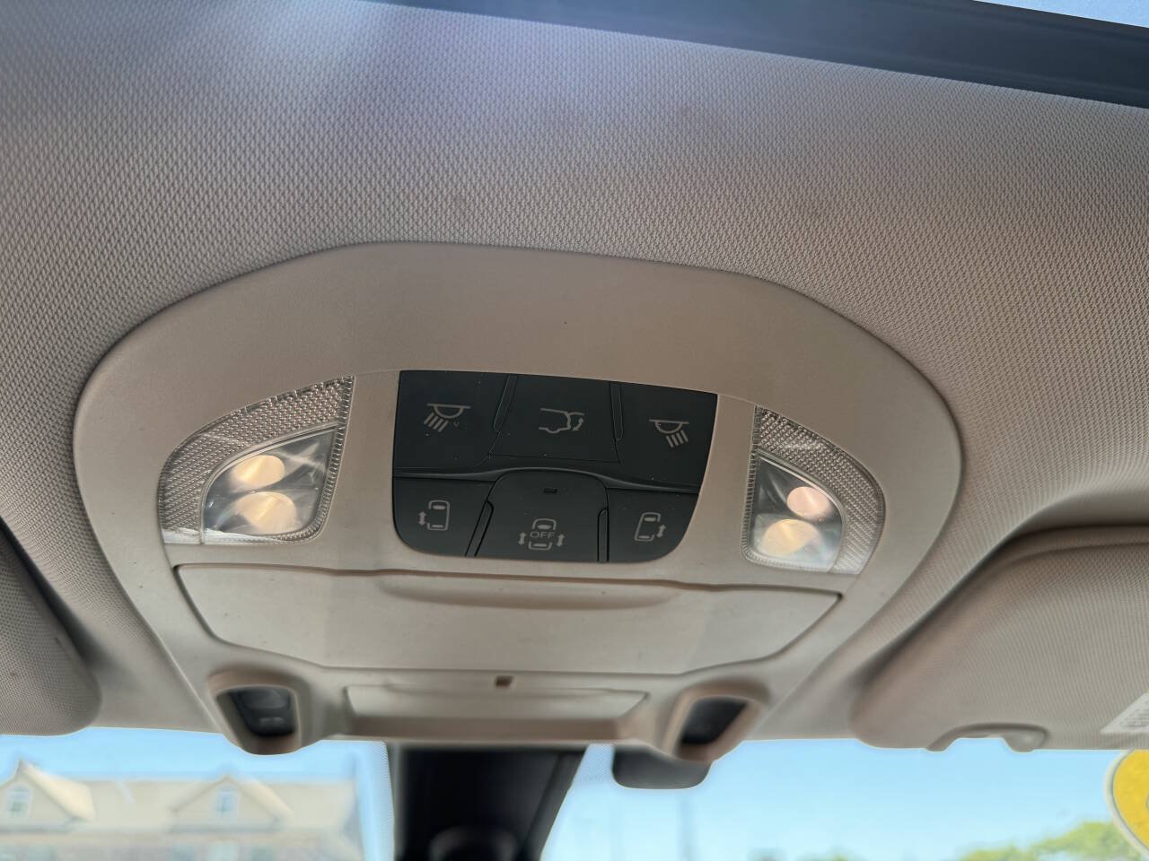 Used 2018 Chrysler Pacifica Limited FWD image 39
