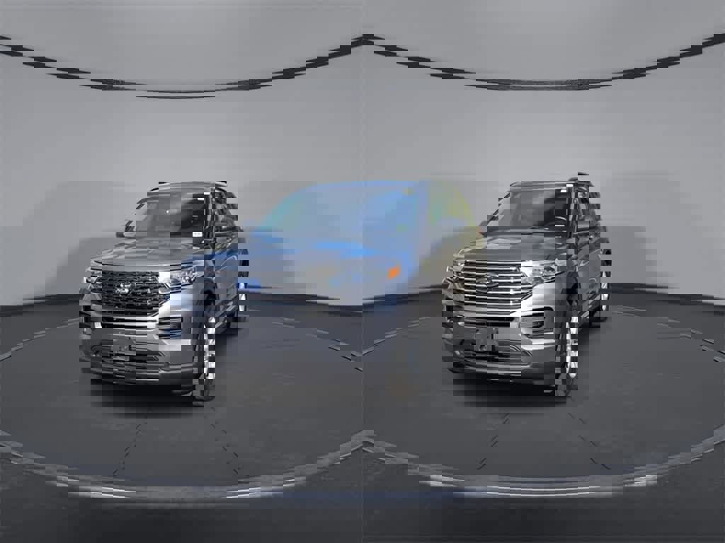 Used 2022 Ford Explorer XLT image 3