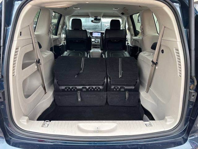 Used 2022 Chrysler Pacifica Touring-L FWD image 12
