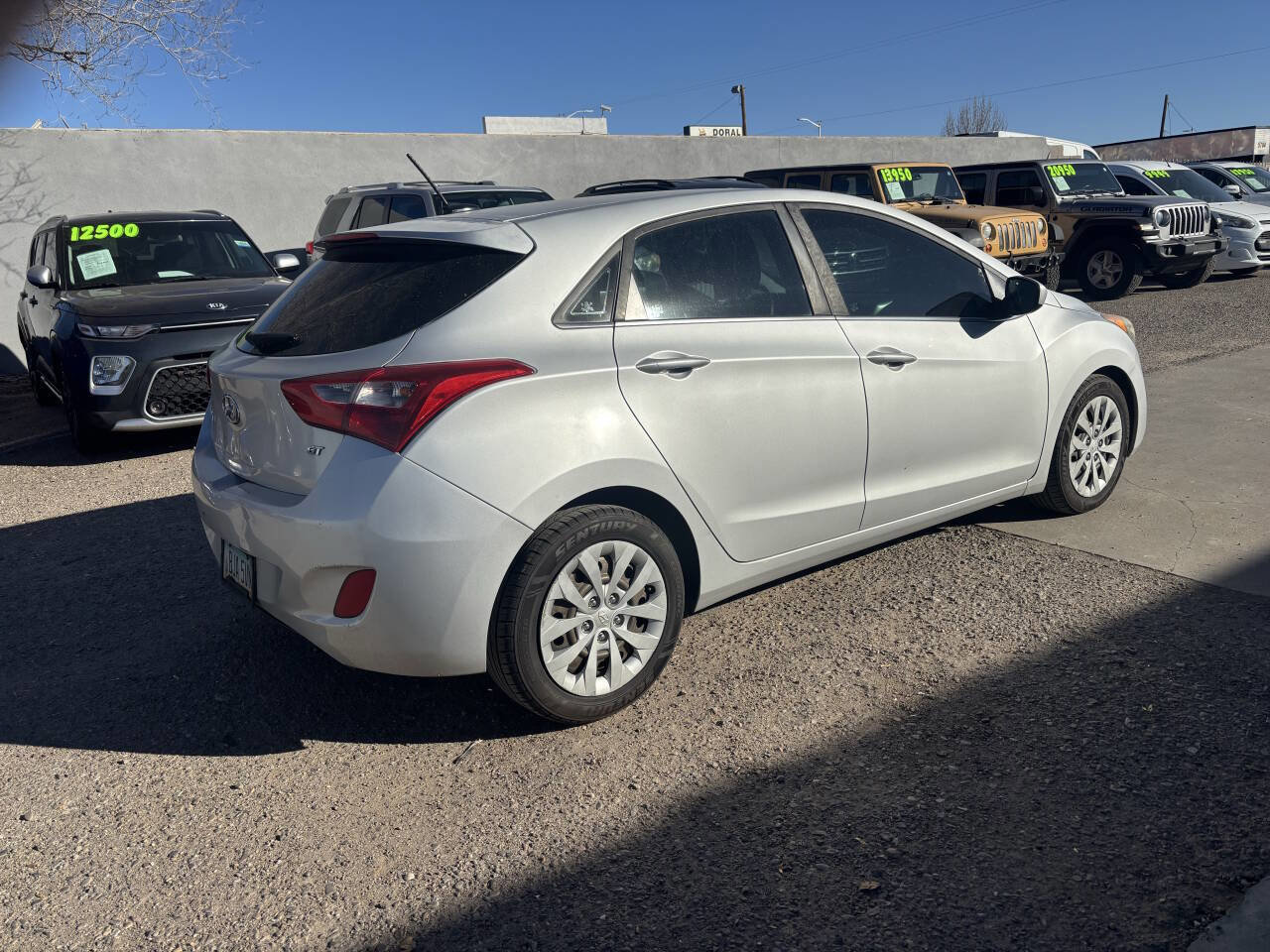 Used 2017 Hyundai Elantra GT image 6