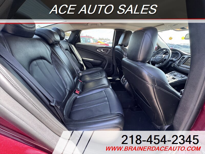 Used 2017 Chrysler 200 Limited Platinum w/ Comfort & Convenience Group FWD image 9