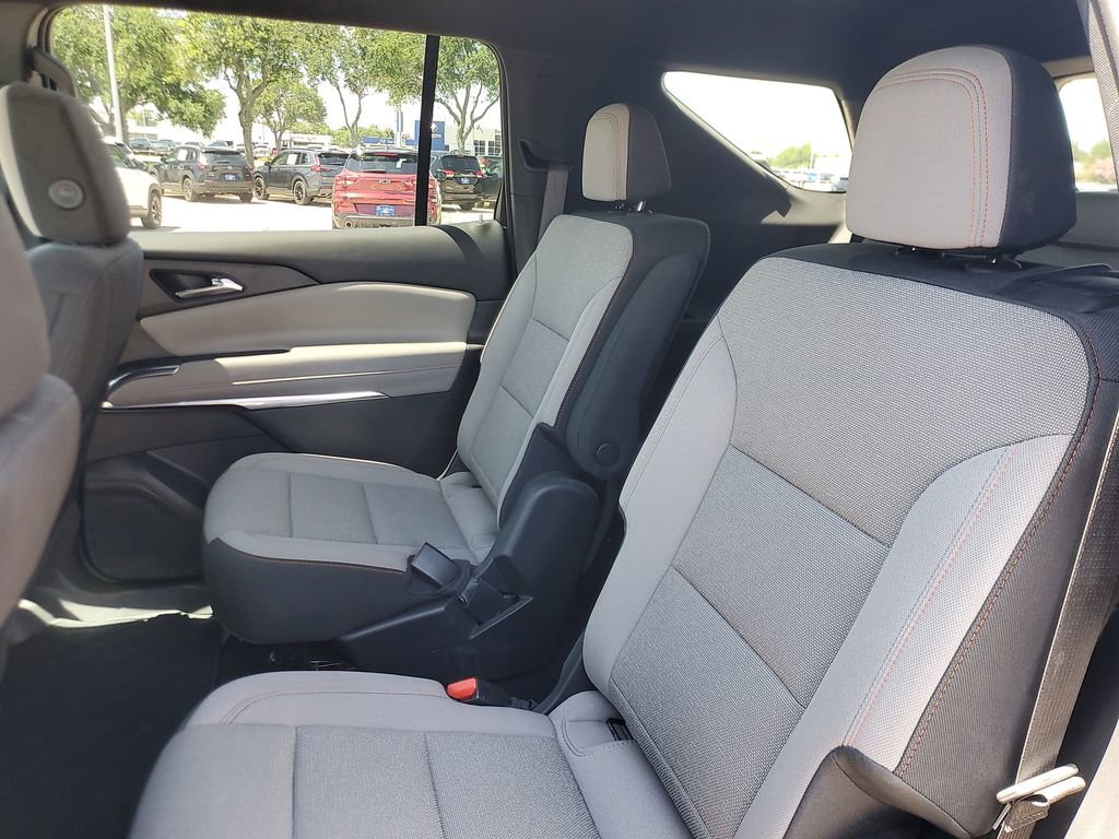 Used 2026 Chevrolet Traverse LT w/ Driver Confidence Package FWD image 9