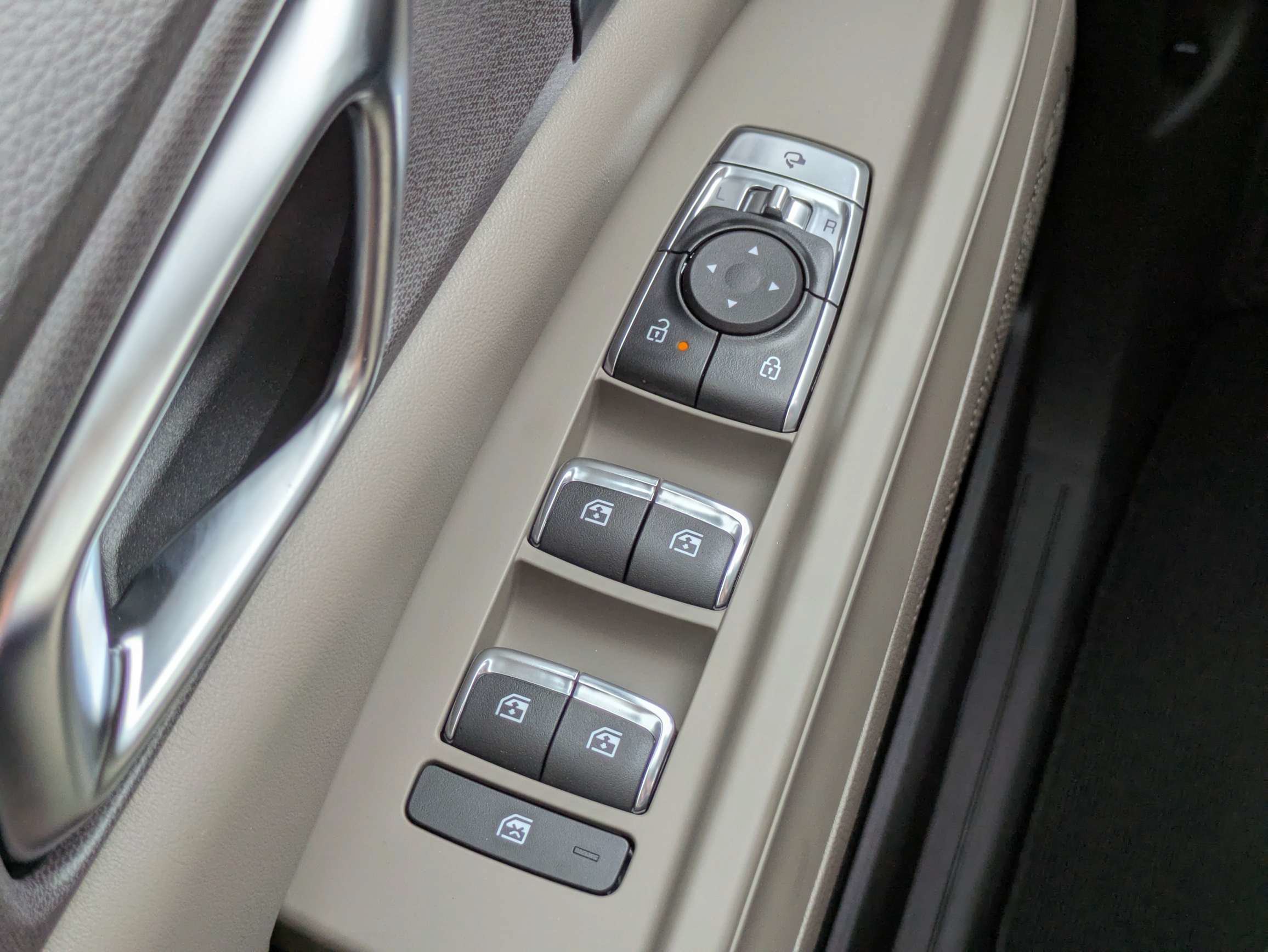 Certified 2026 Kia Carnival EX FWD image 23