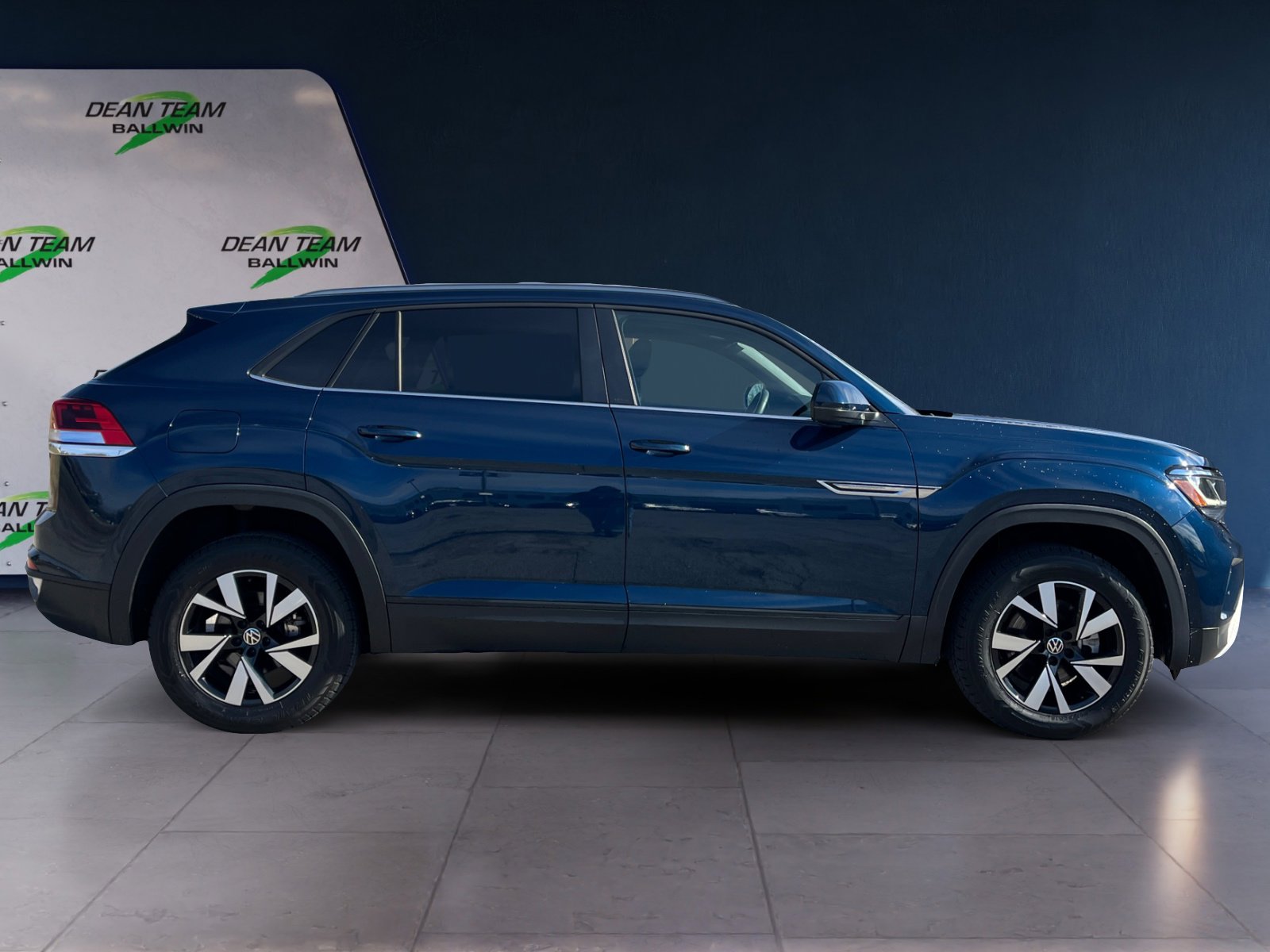 Certified 2022 Volkswagen Atlas Cross Sport SE image 9