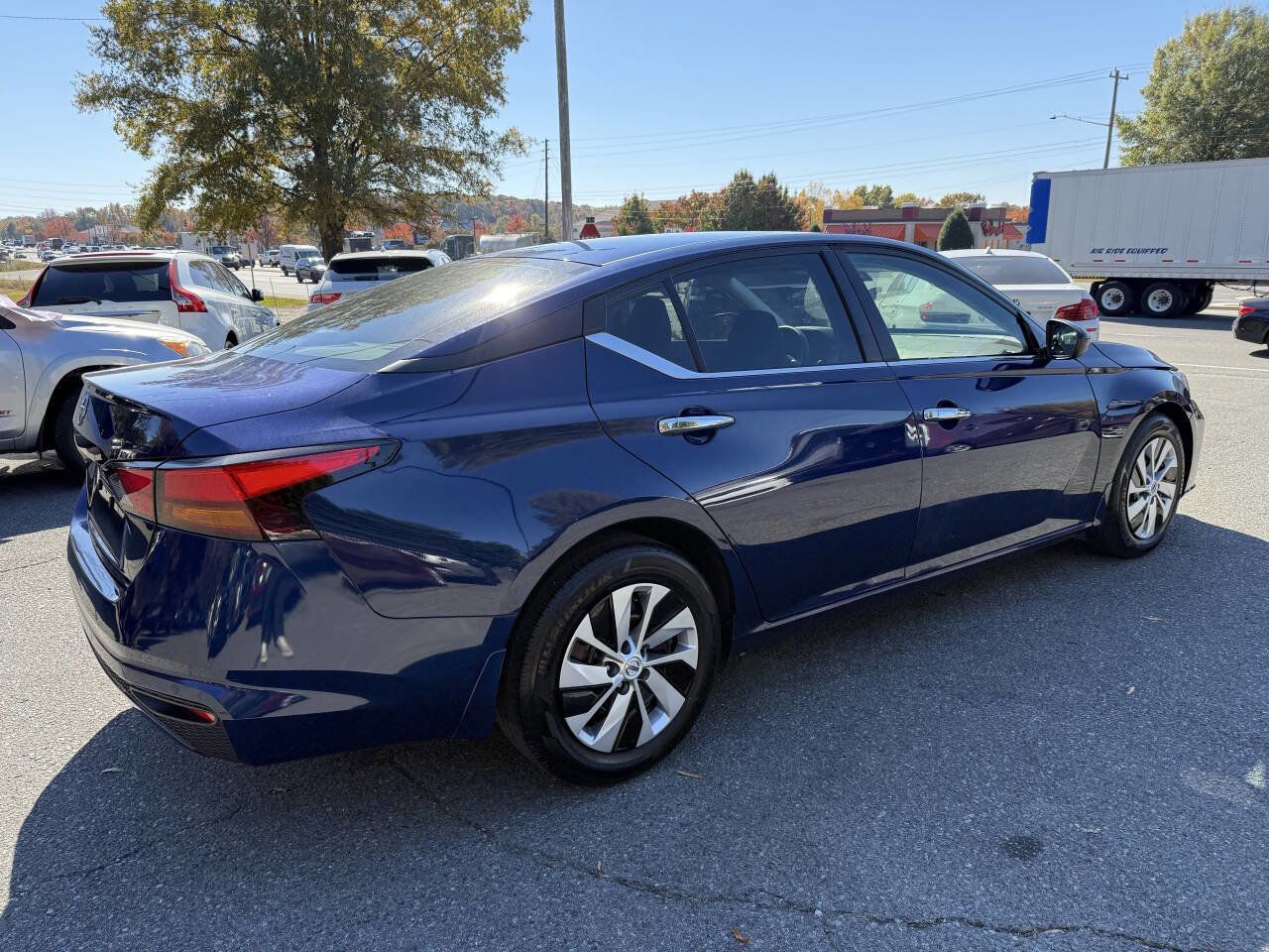 Used 2024 Nissan Altima 2.5 S image 4