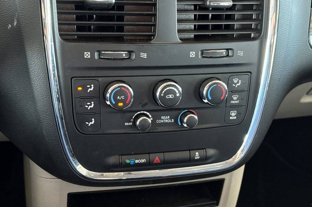 Used 2018 Dodge Grand Caravan SE w/ UConnect Hands-Free Group image 29