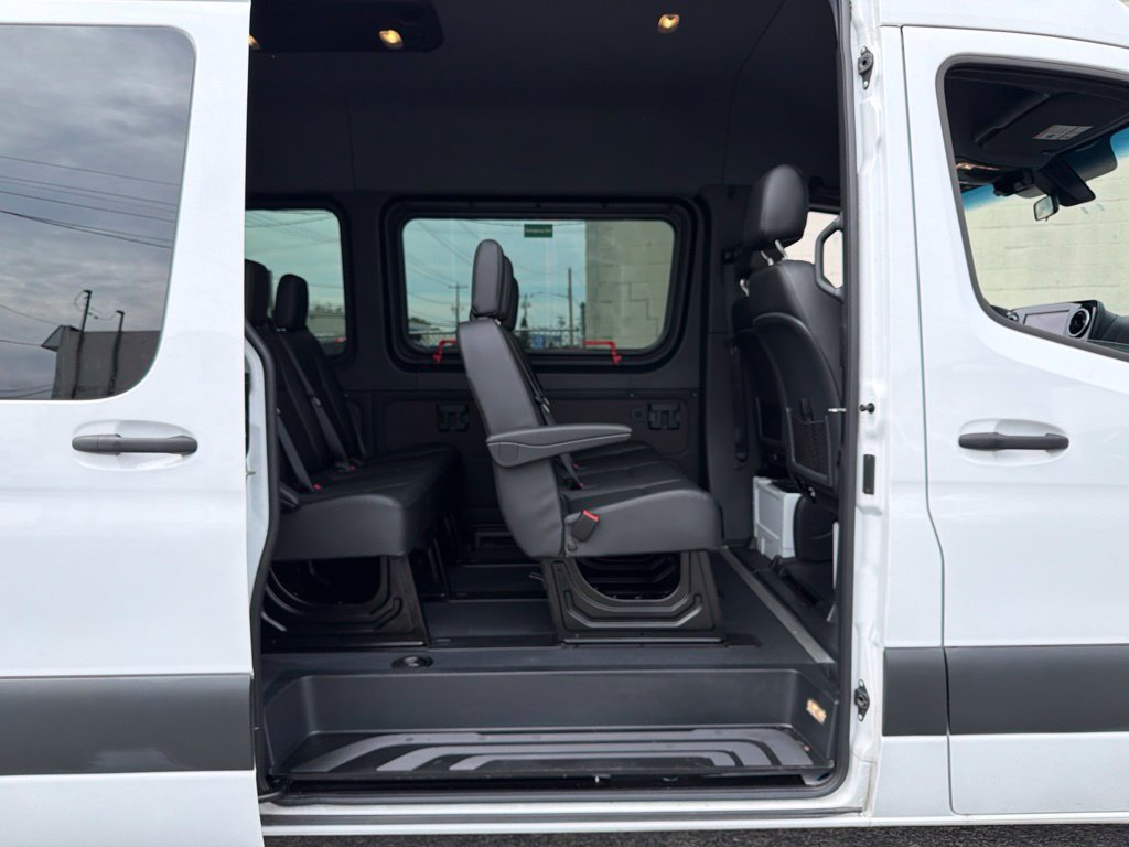 Used 2025 Mercedes-Benz Sprinter 2500 image 19
