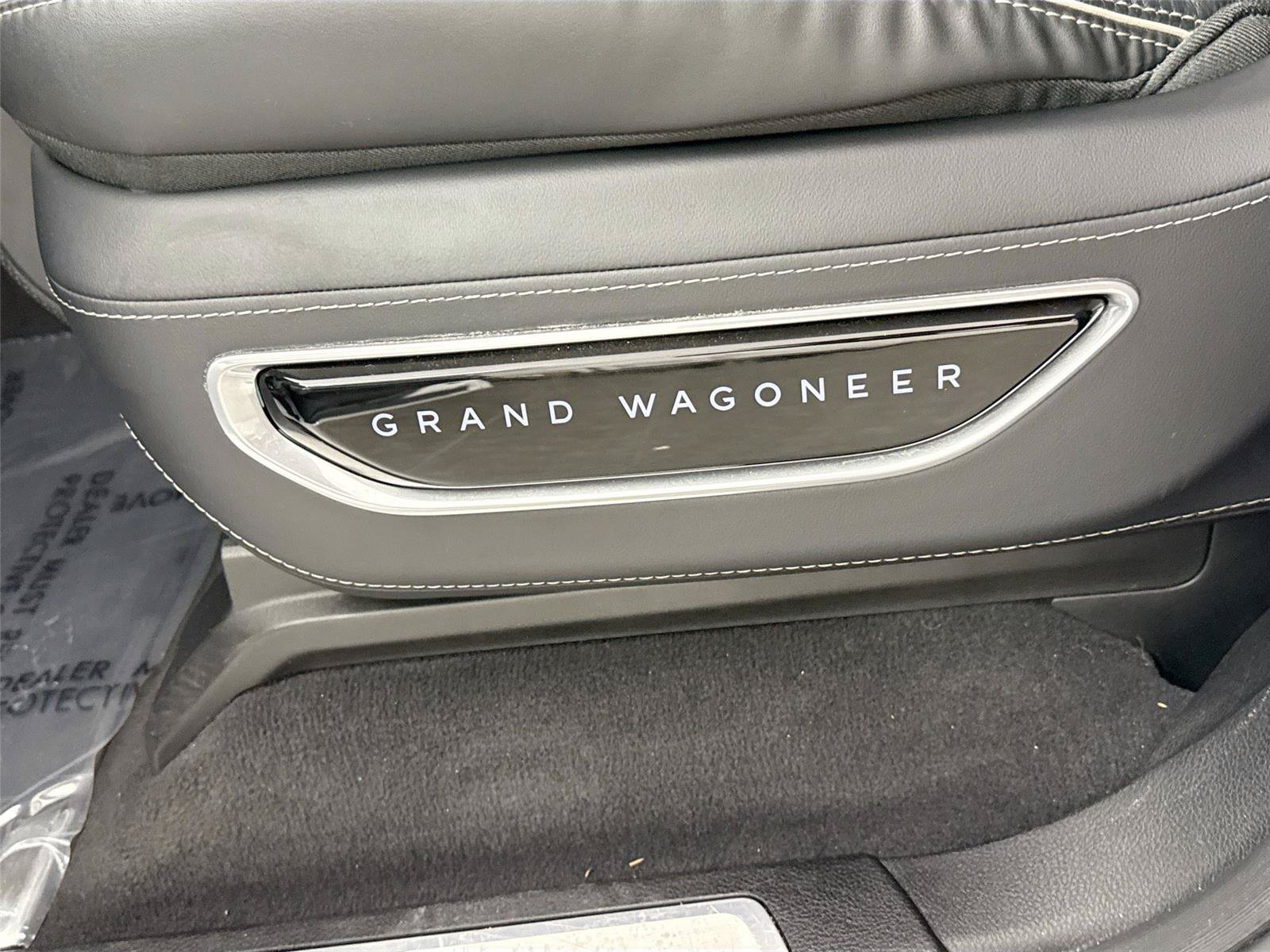 Used 2023 Jeep Grand Wagoneer L Series II AWD/4WD image 33