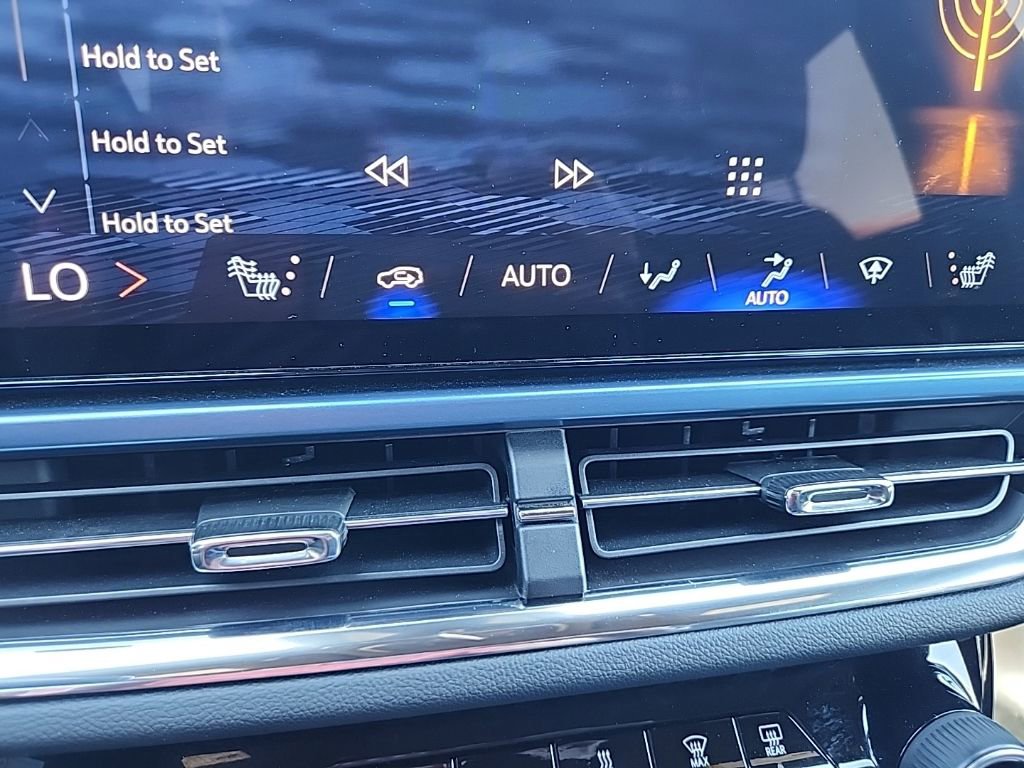 Certified 2025 Chevrolet Equinox EV LT w/ Convenience Package image 28