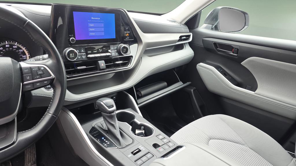 Used 2023 Toyota Highlander LE image 24