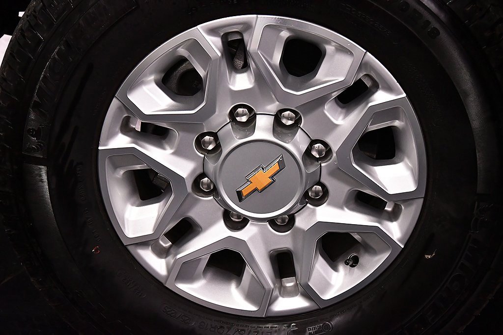 Used 2025 Chevrolet Silverado 2500 LT w/ Convenience Package image 9