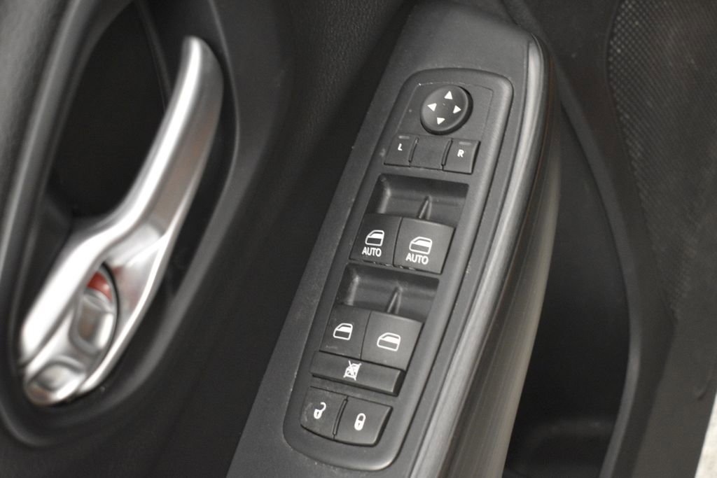 Certified 2016 Jeep Cherokee Trailhawk w/ Comfort/Convenience Group image 38