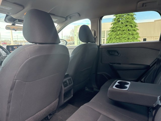 Used 2023 Nissan Rogue S image 30