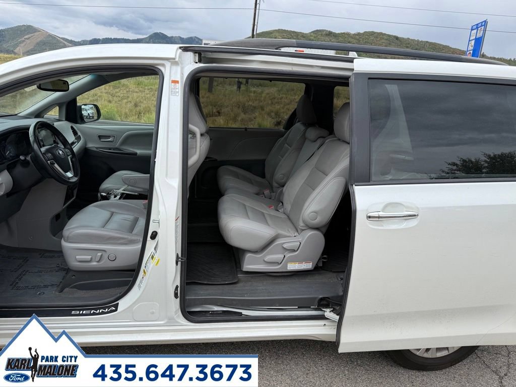 Used 2015 Toyota Sienna XLE Premium FWD image 24